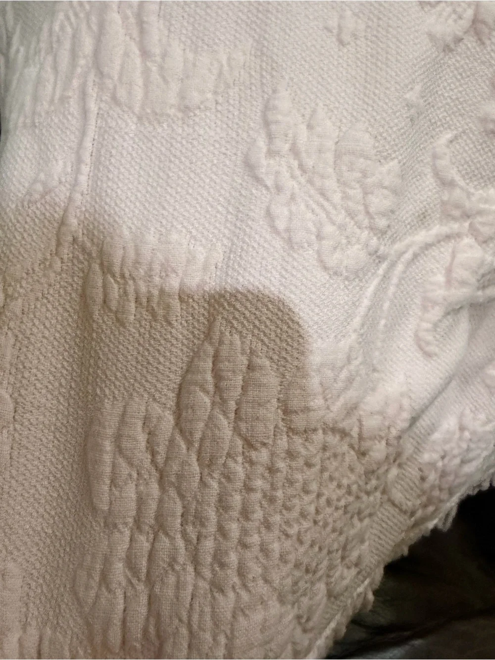 Rare Vintage Bates Queen Elizabeth Woven Medallion Bedspread-baby pink